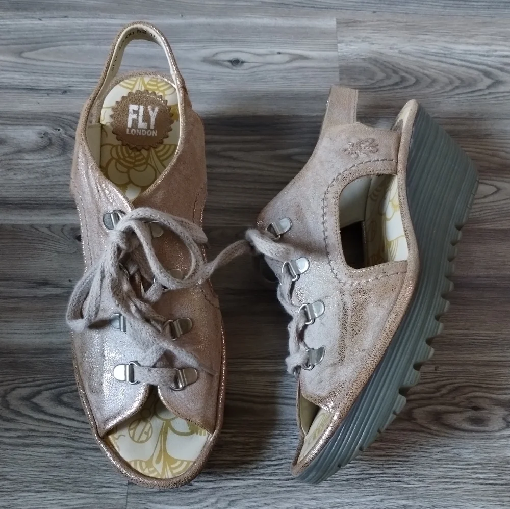 Fly London Metallic Ylfa Wedge Leather Sandals Size 41 US 10